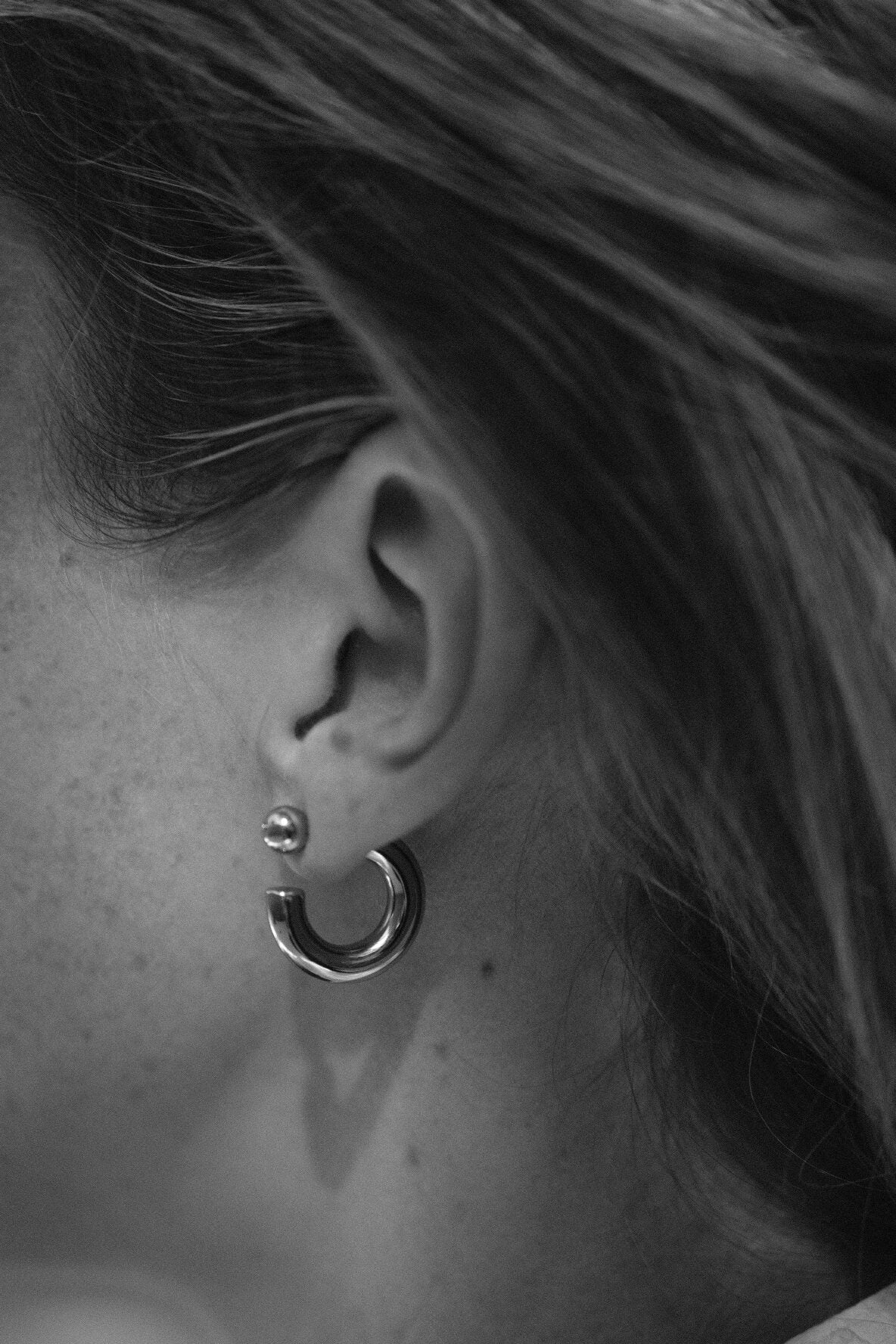 Bandhu Hoop Dot Earrings - Silver - RUM Amsterdam