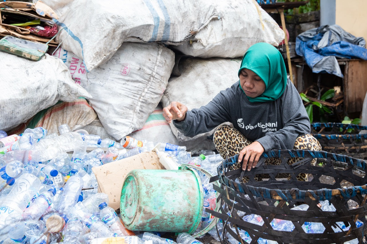 Remove 25 ocean bound plastic bottles