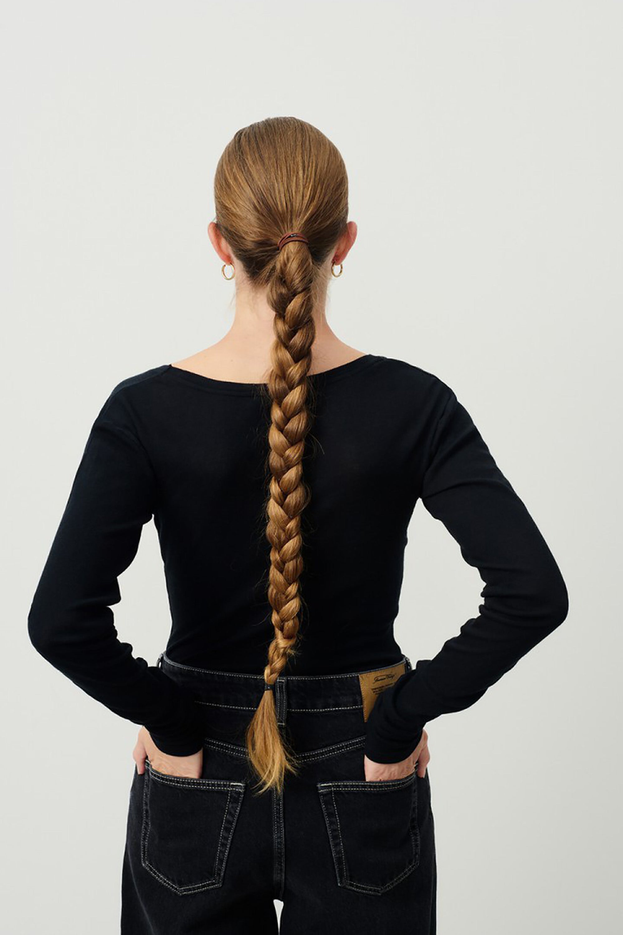 Massachusetts V-Neck T-Shirt LS - Black