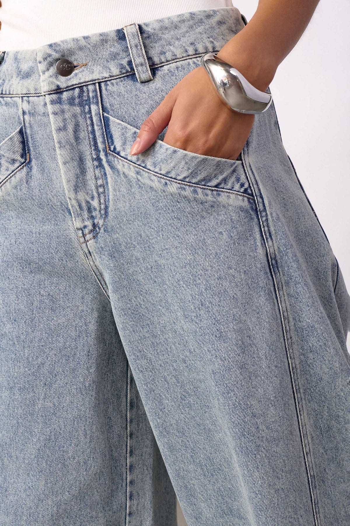 Jackson Barrel Jeans - Bleach Denim