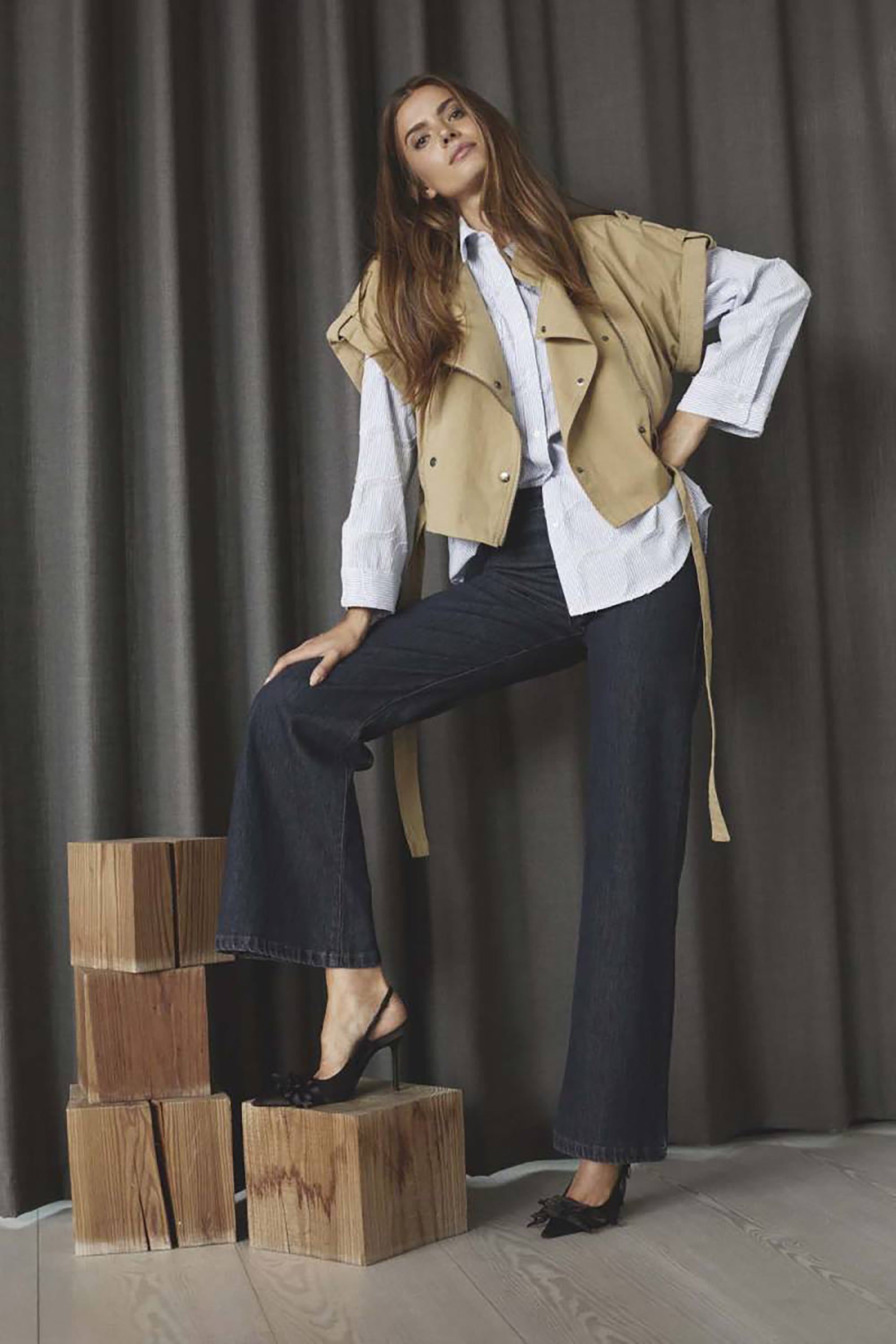 Kesha Cargo Vest - Sand