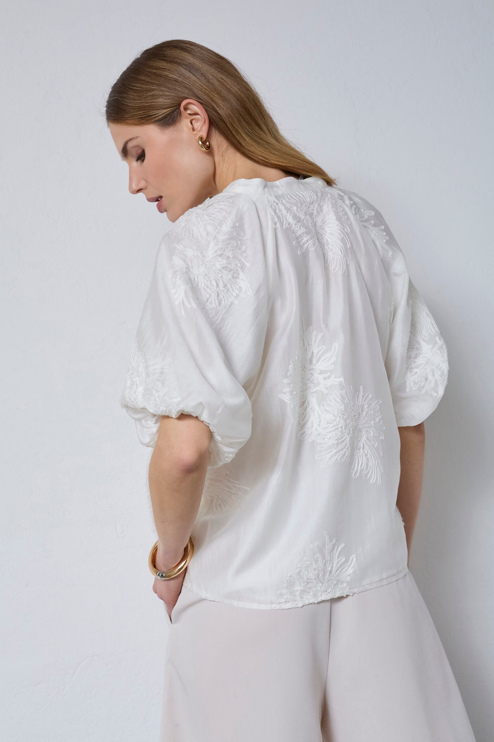Nea SS V-Shirt - White