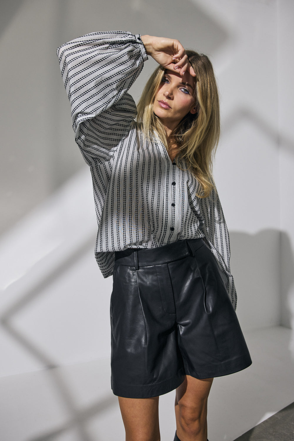 Phoebe Leather Pleat Shorts - Black - RUM Amsterdam