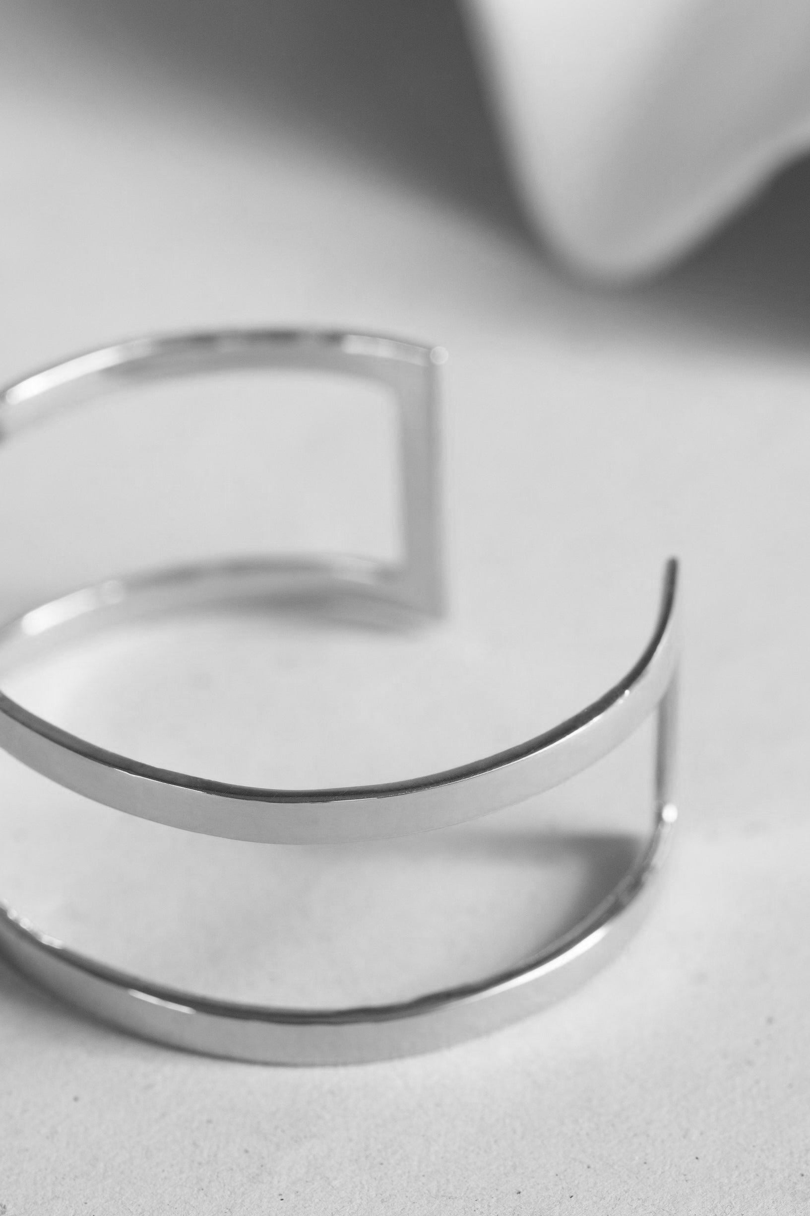 Adorn Double Line Cuff Bracelet - Silver - RUM Amsterdam