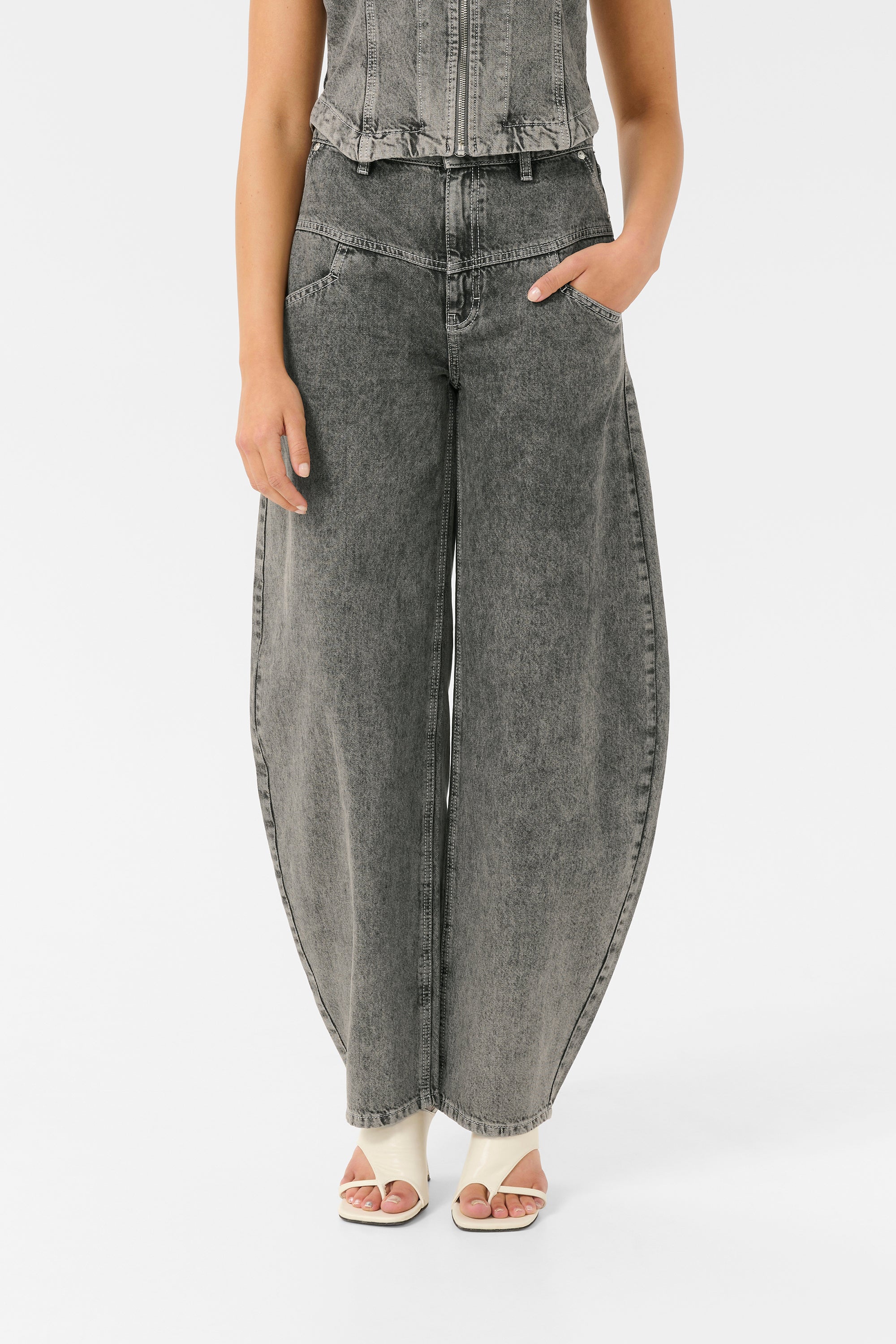 Josie HW Barrel Jeans - Greige Denim Wash - RUM Amsterdam