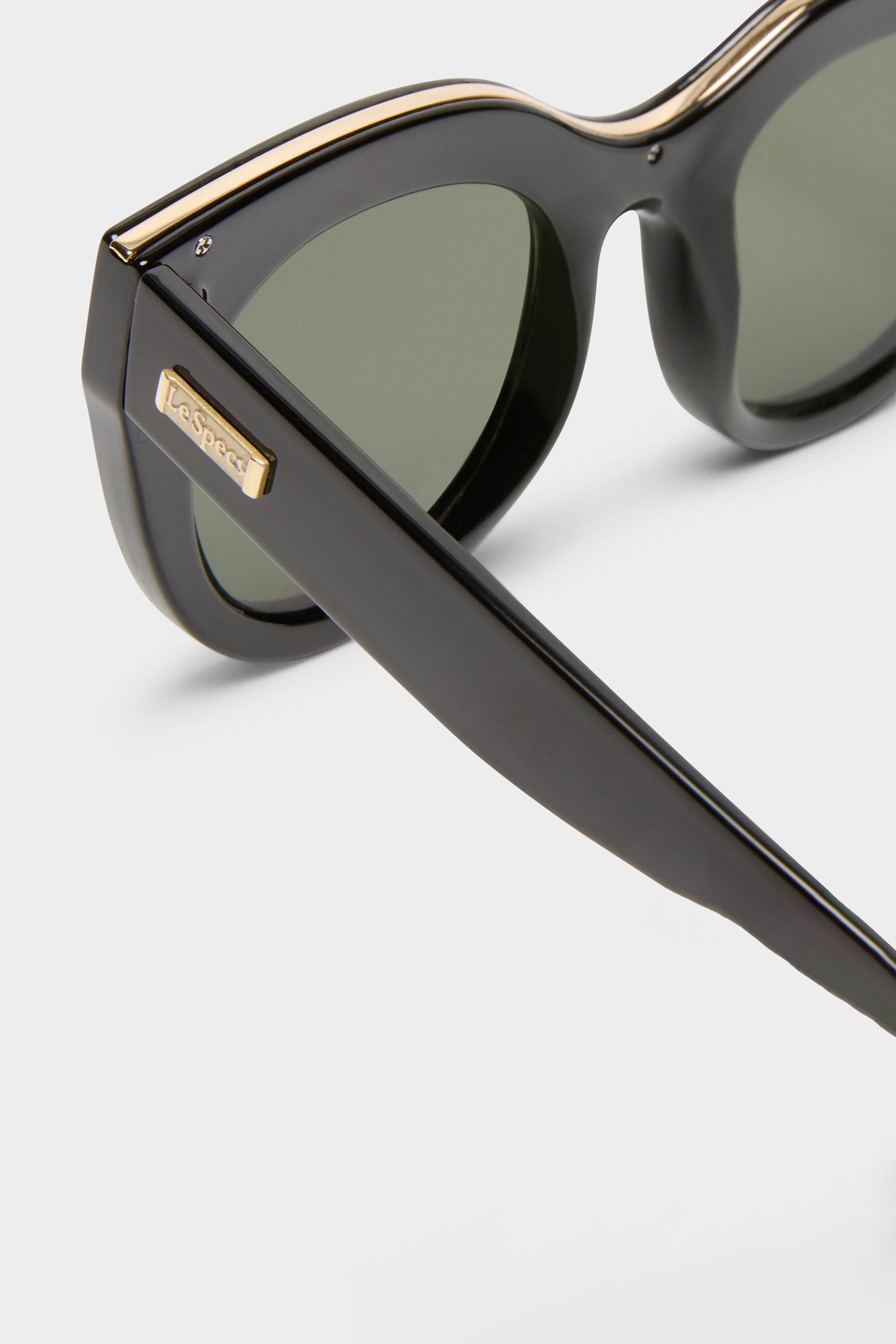 Air Heart Sunglasses - Black/Gold