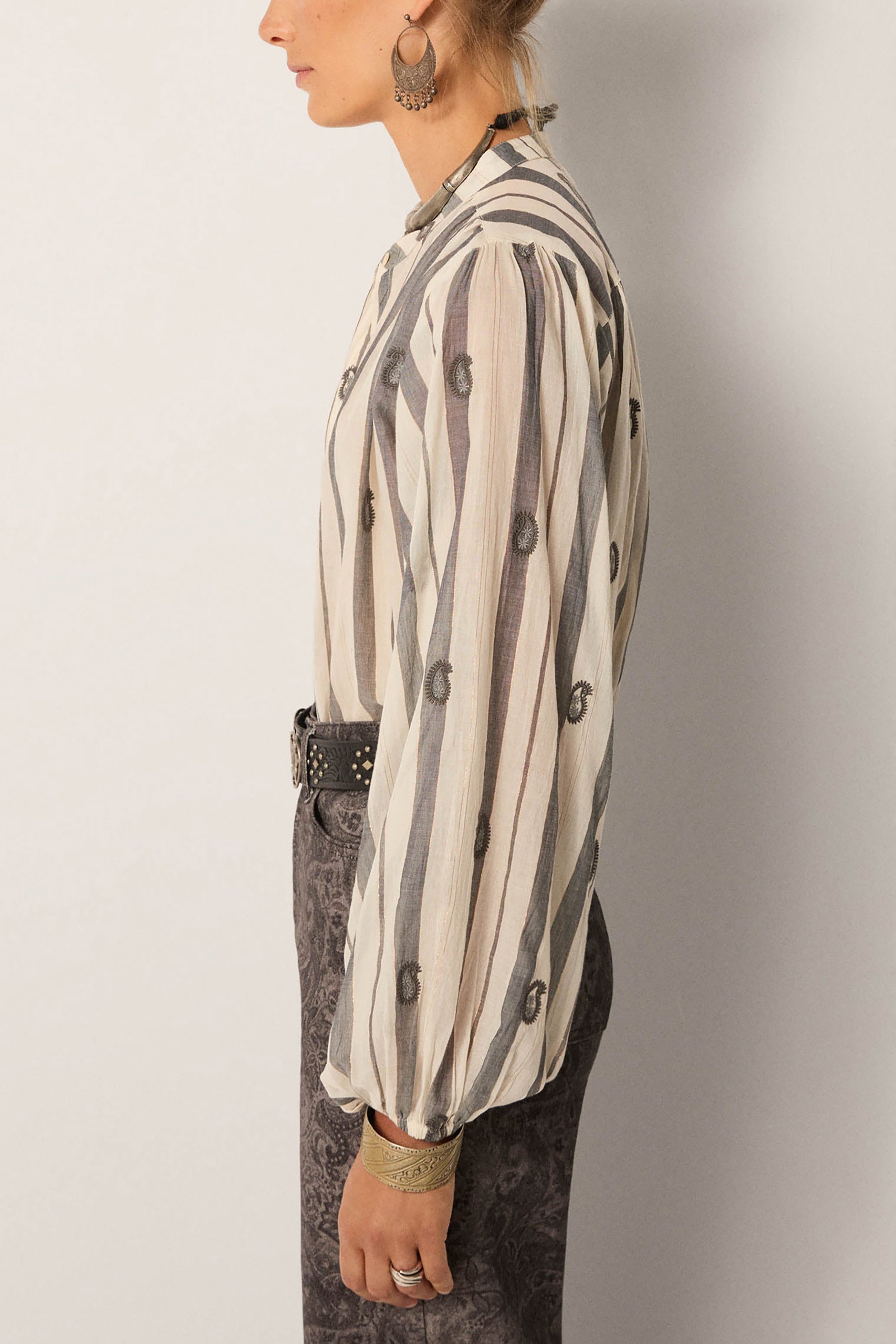 Desert Breeze Perla Blouse - Ivory Paisley