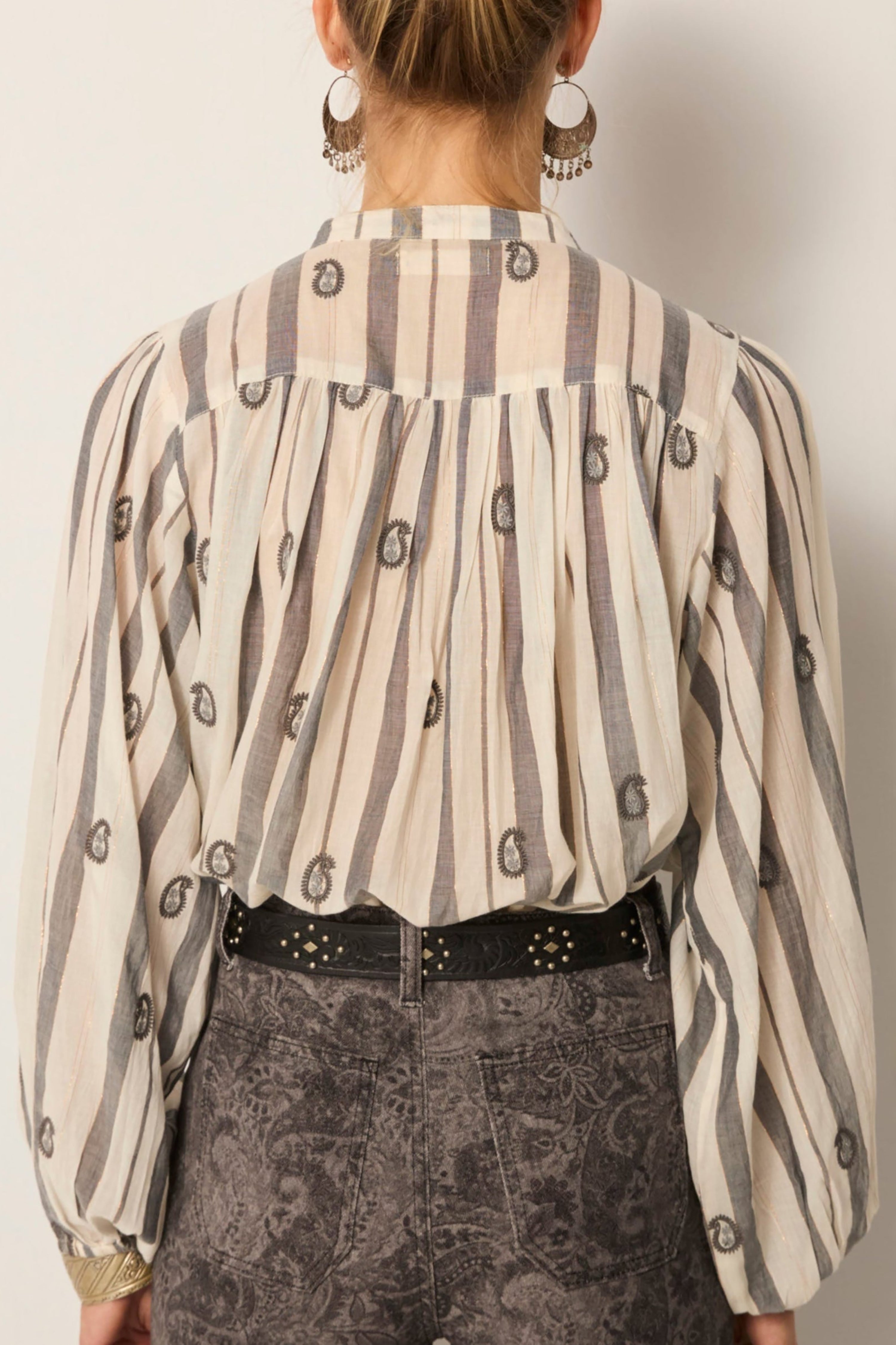 Desert Breeze Perla Blouse - Ivory Paisley