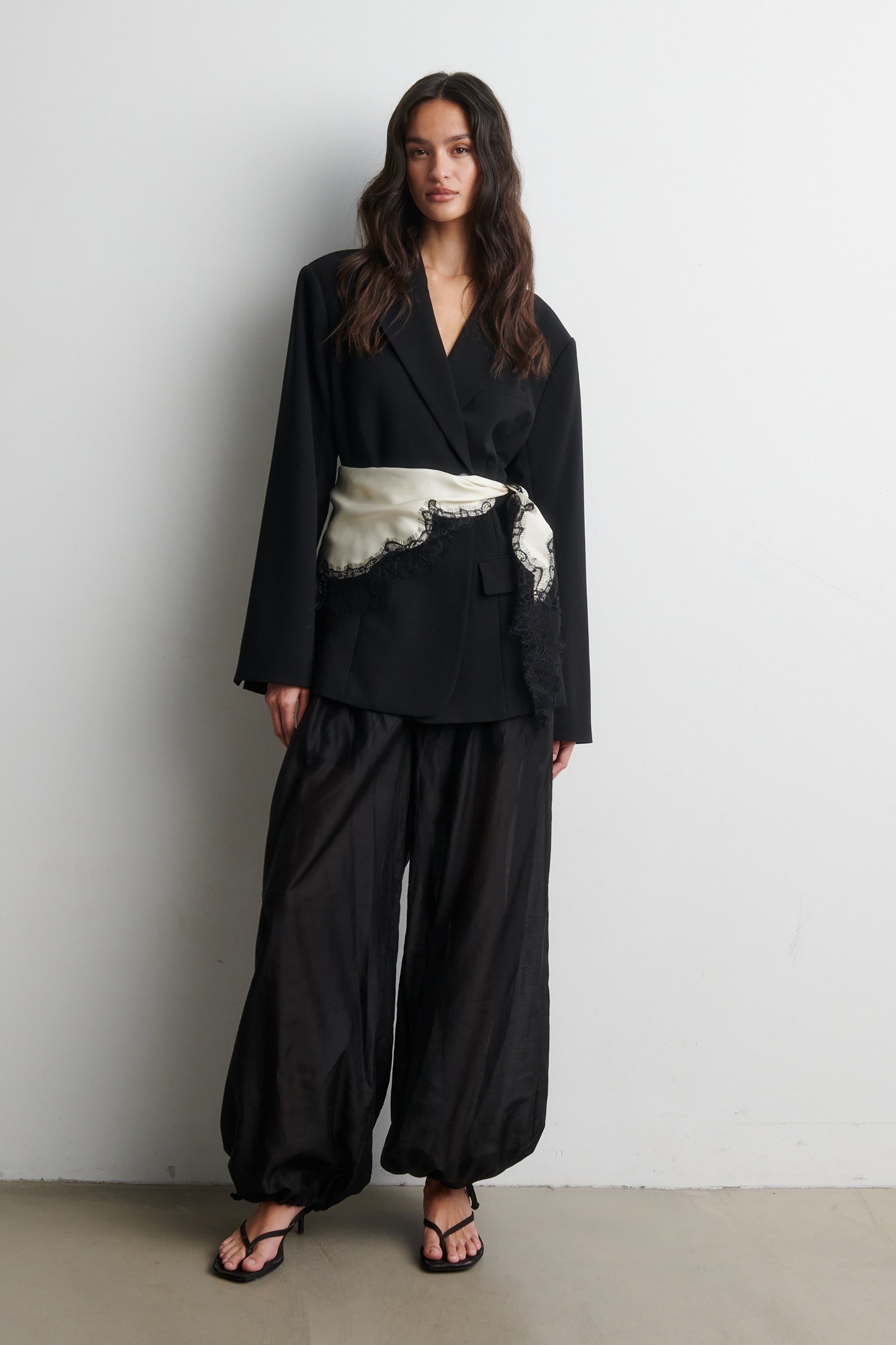 Lacia Contrast Hip Scarf - Cream Black