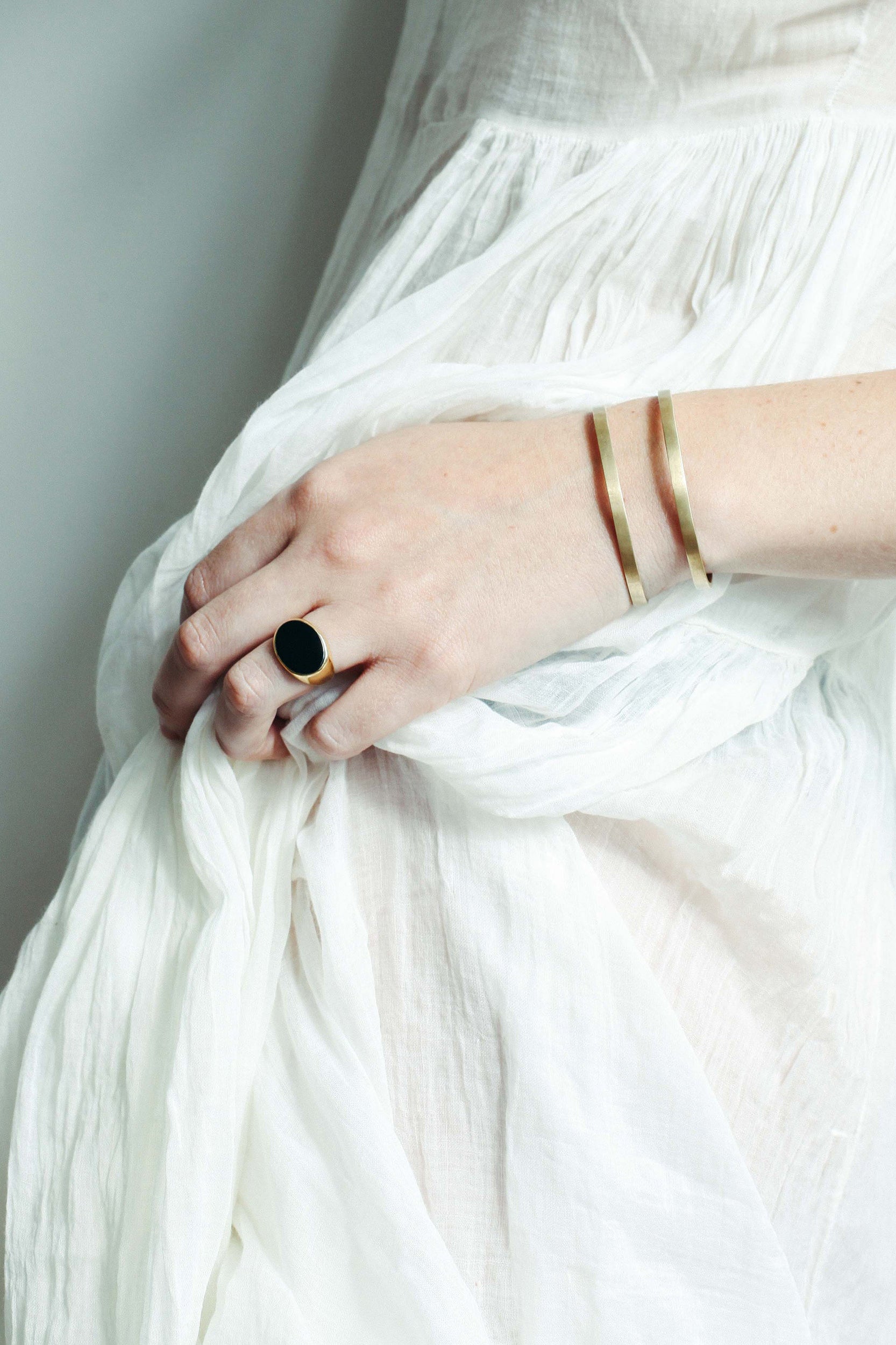 Adorn Signet Ring - Gold w/ Black Onyx - RUM Amsterdam