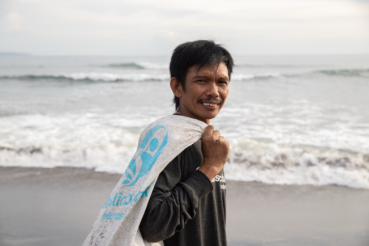 Remove 25 ocean bound plastic bottles