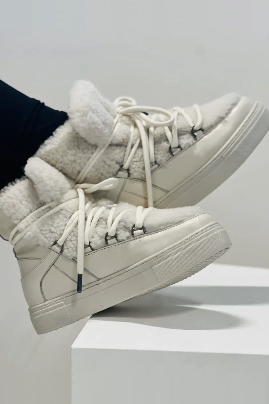 Est'Seven Mouton Sneaker Curly Fur - Off White - RUM Amsterdam