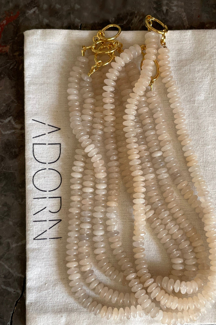 Adorn Beaded Necklace - Gold w/ Peach Aventurine - RUM Amsterdam