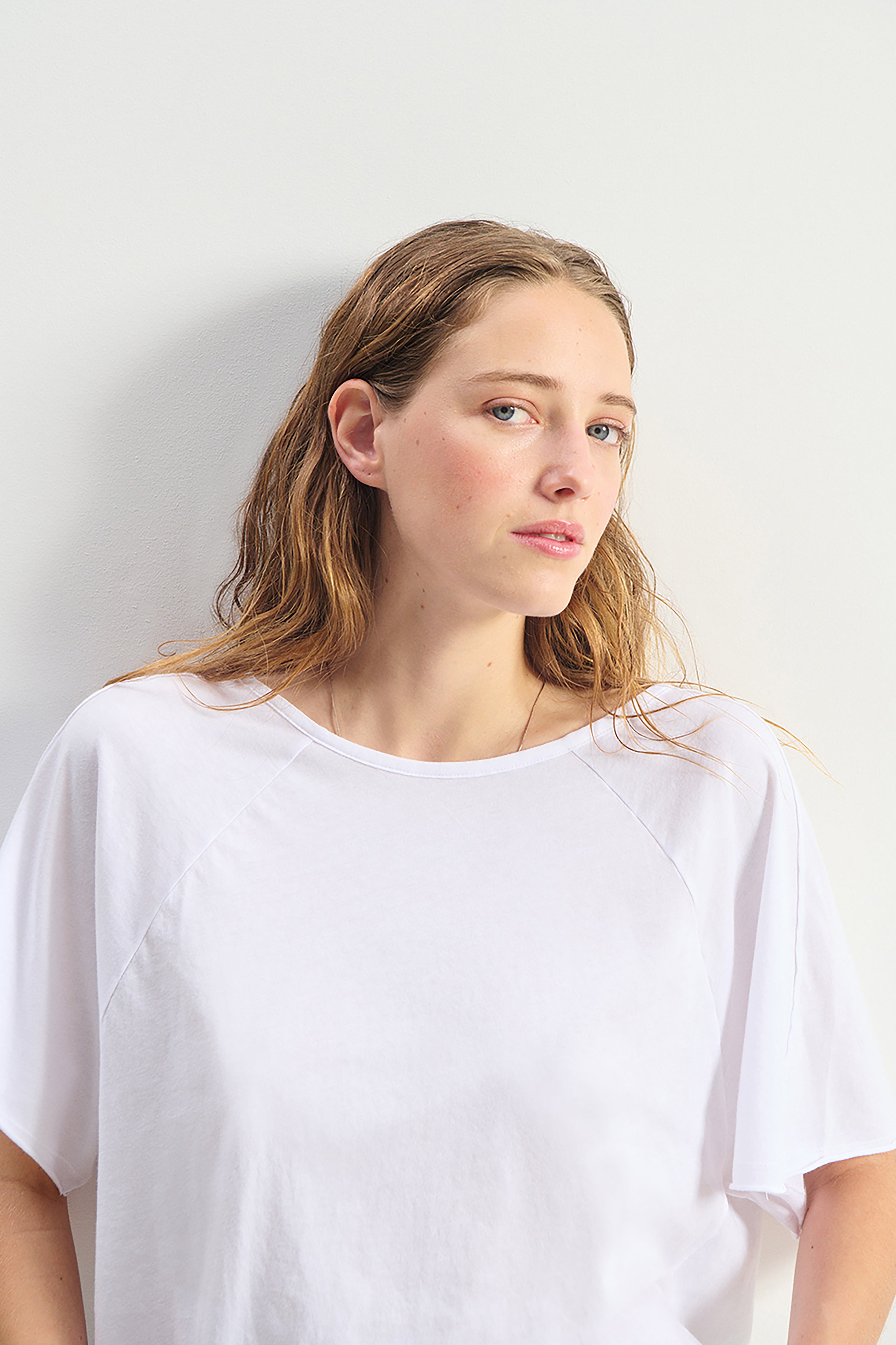 Apoly T-Shirt Boat Neck - White