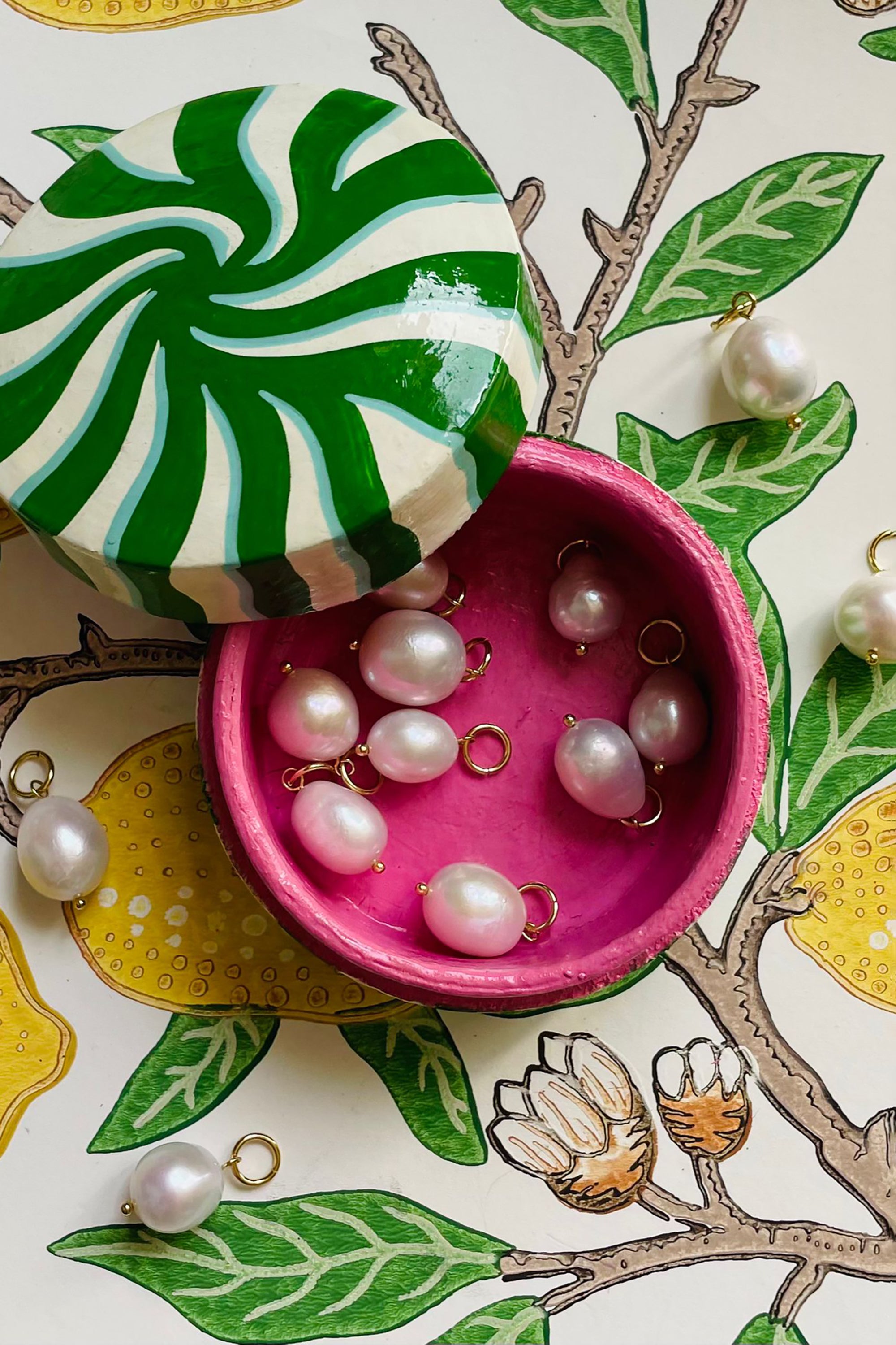 Baroque Pearl Pendant - White