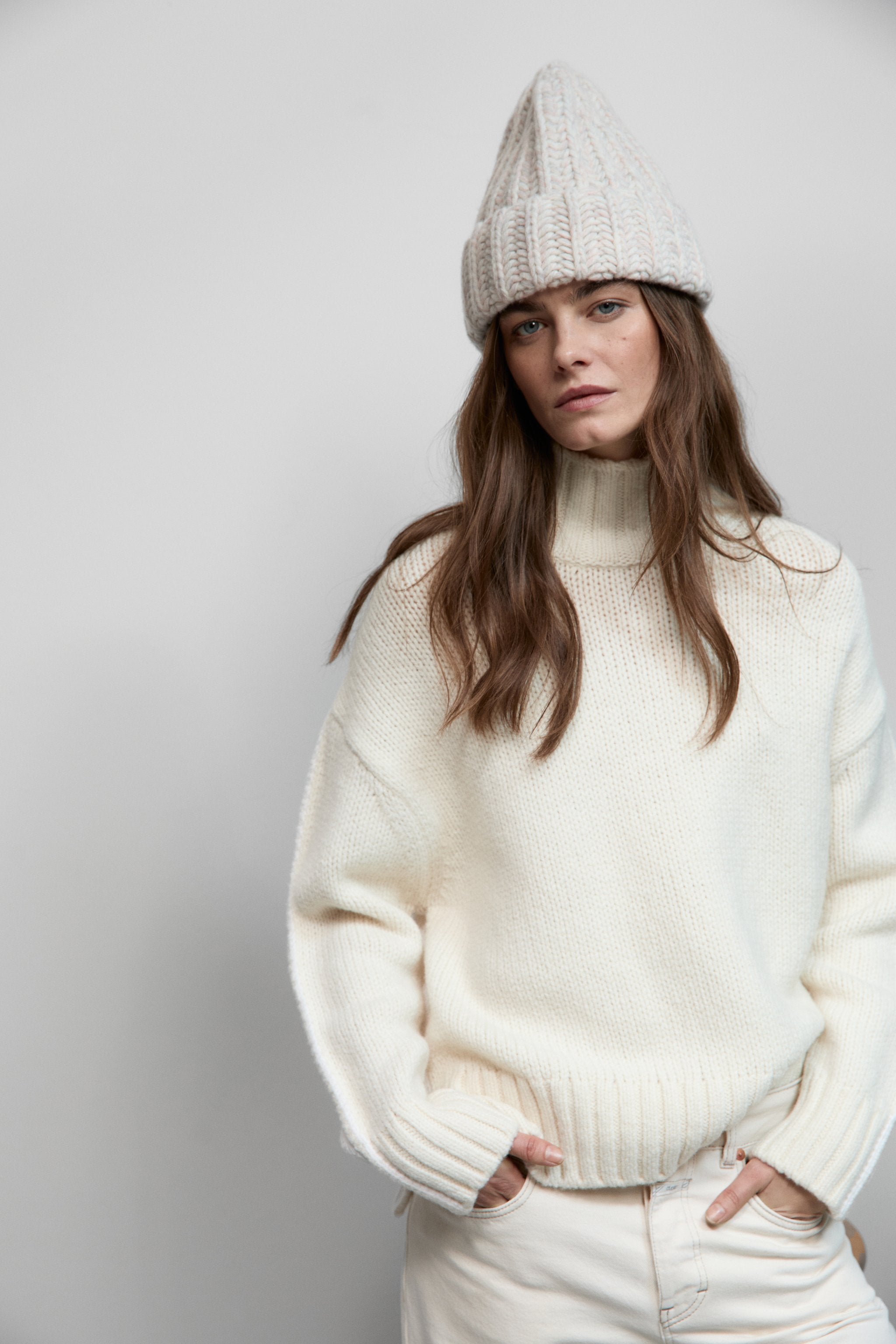 Roll Neck Long Sleeves - Ivory