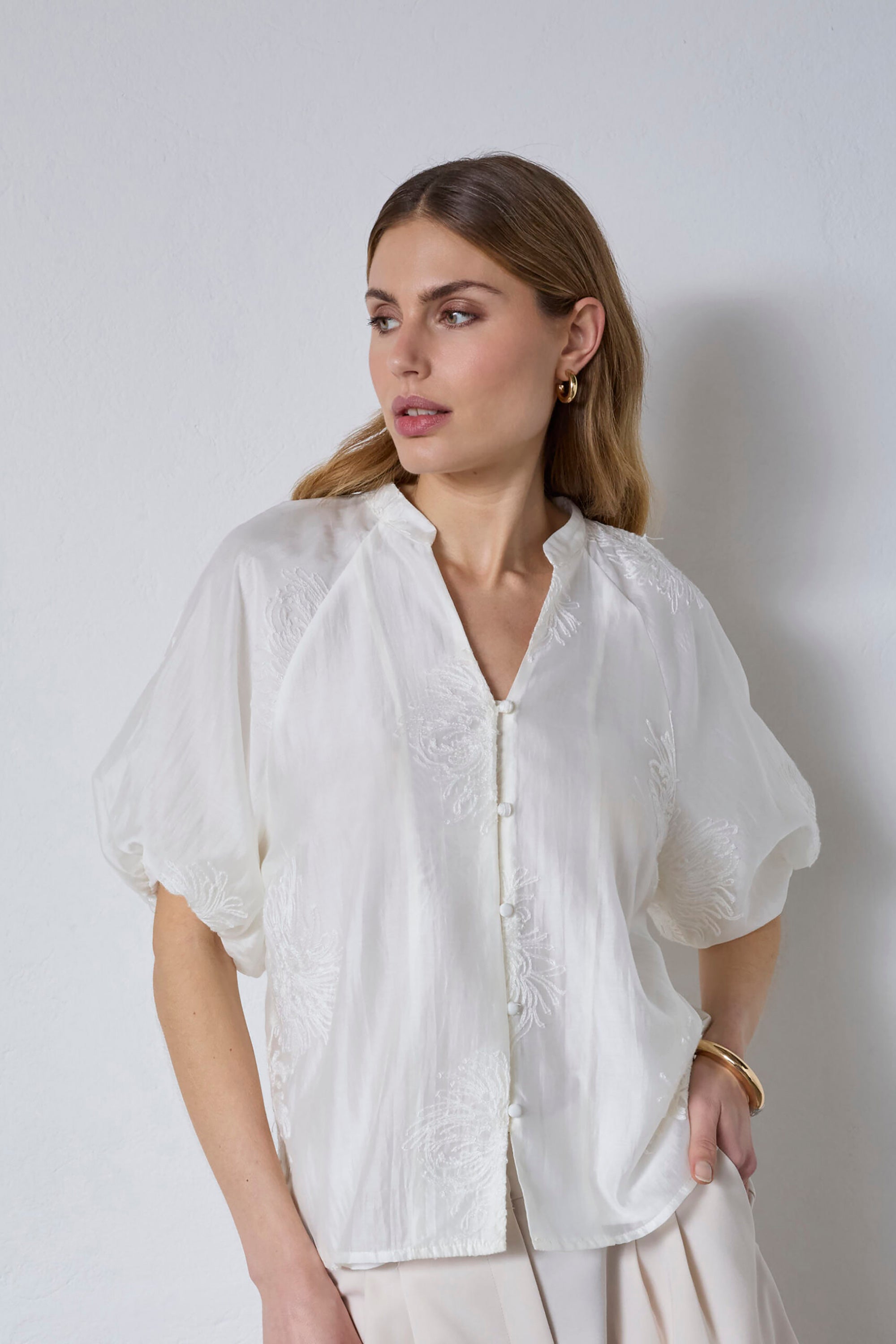 Nea SS V-Shirt - White