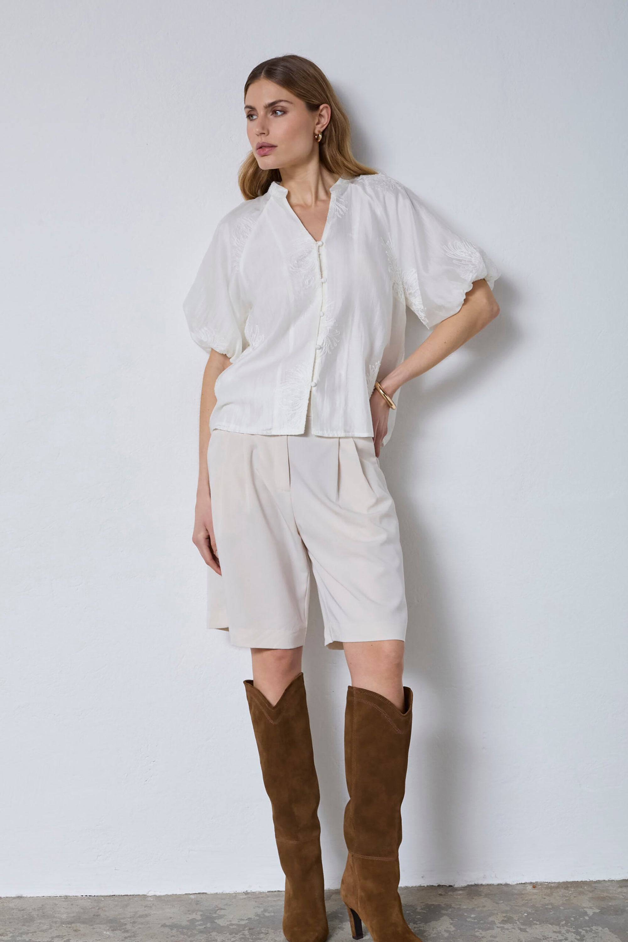 Nea SS V-Shirt - White