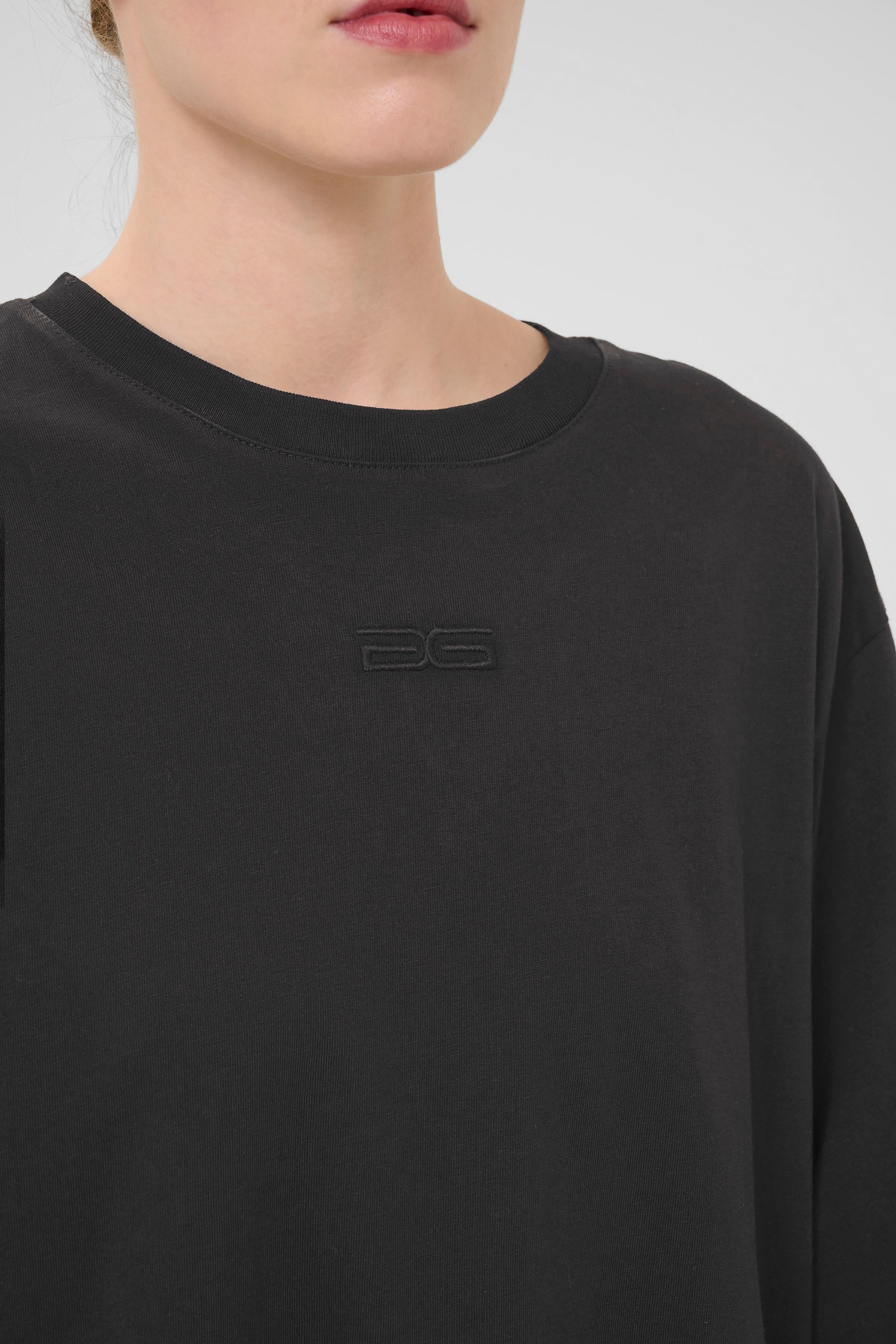 Simma EMB Tee - Black