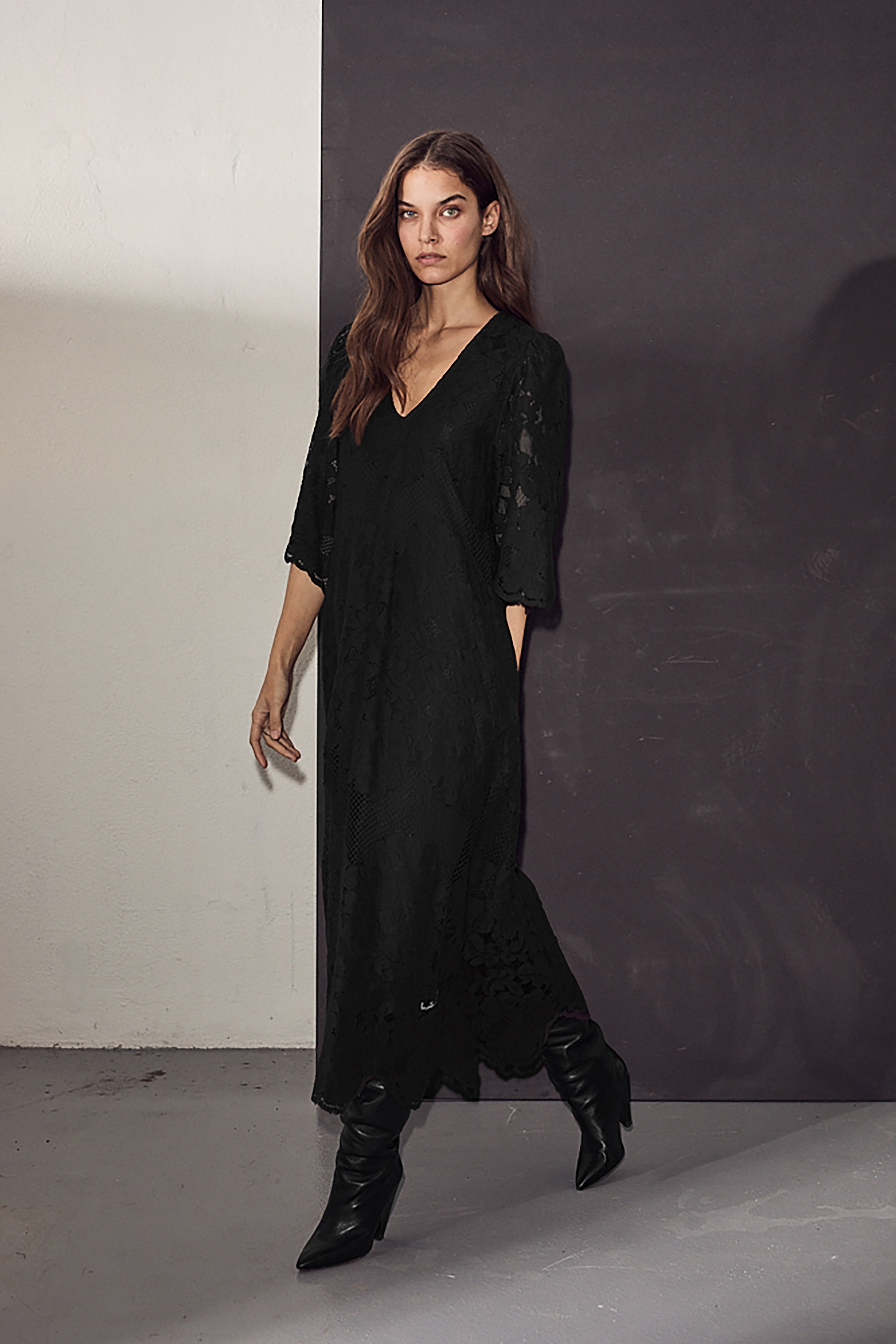 Curvey Lace Hem Dress - Black