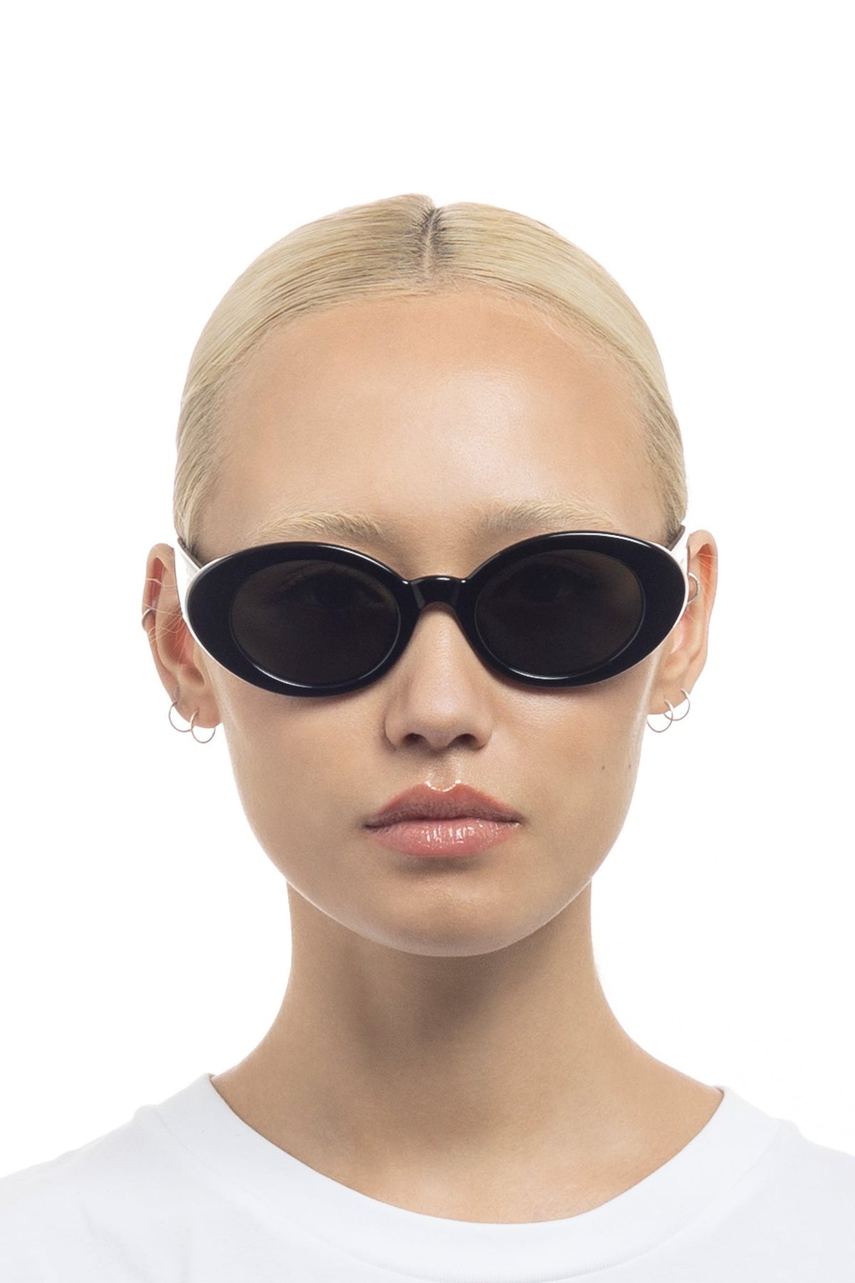 Nouveau Vie Sunglasses - Black