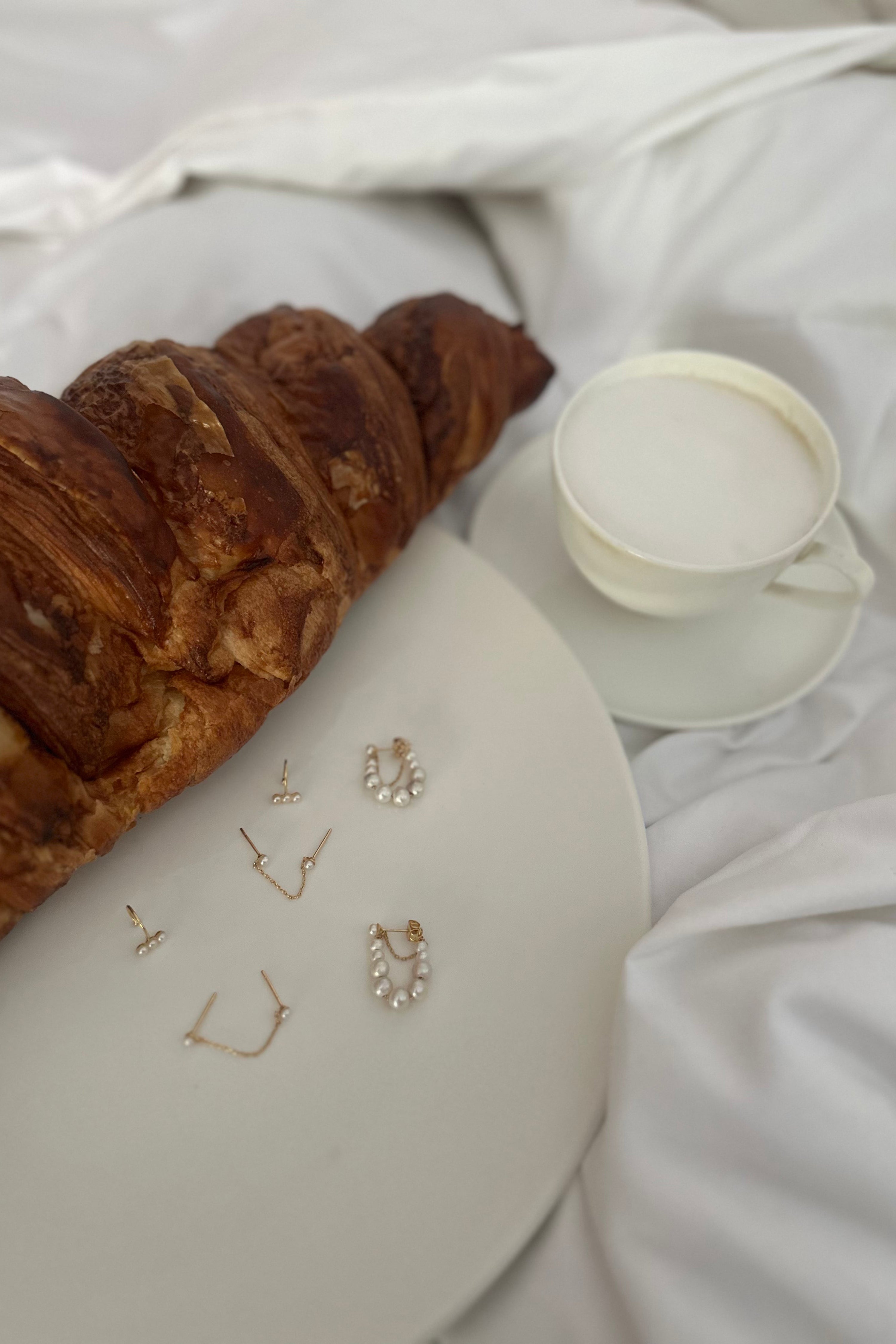 Meris Earrings - Gold with Pearls