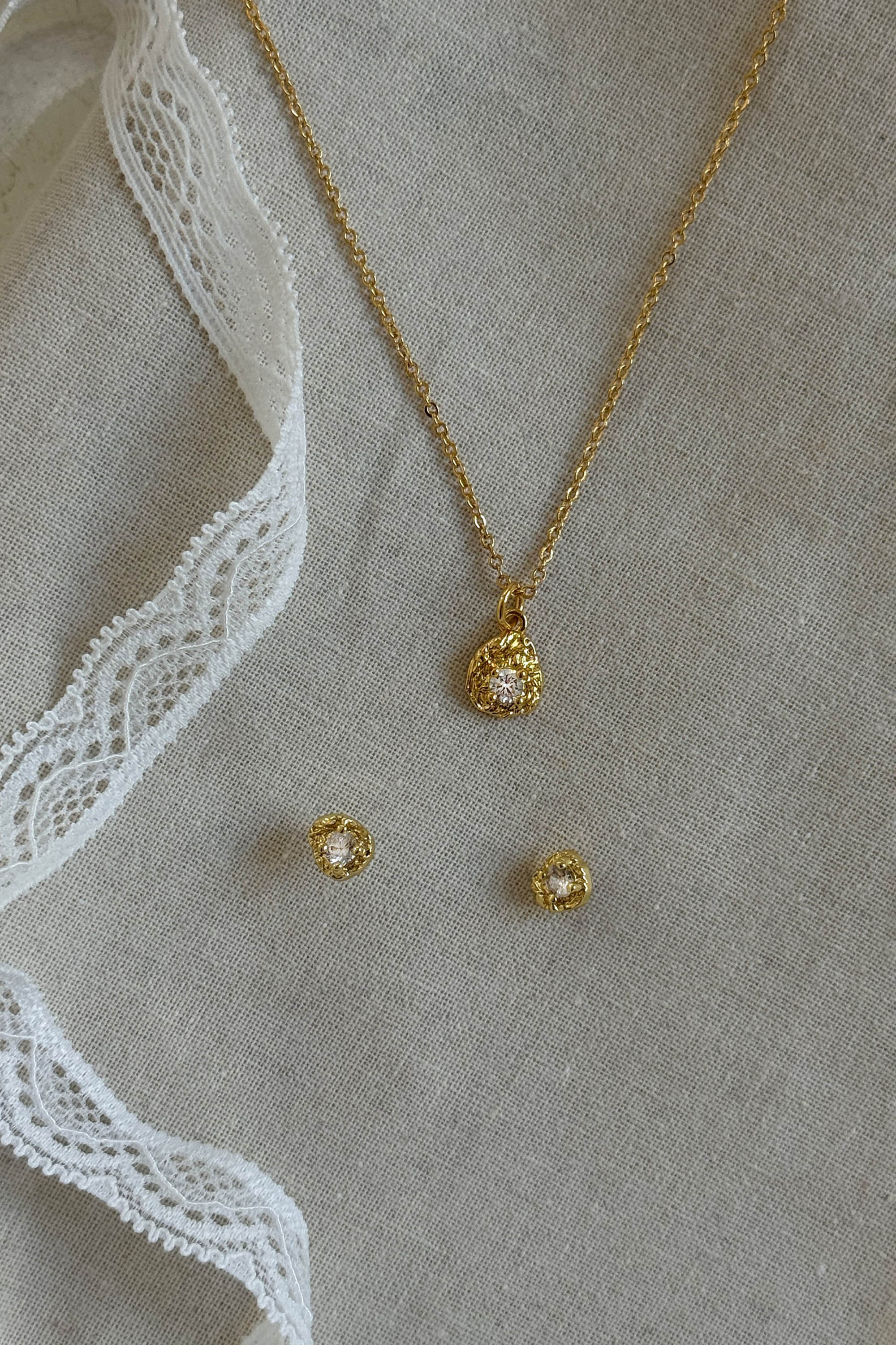 Le Petite Studs - Gold