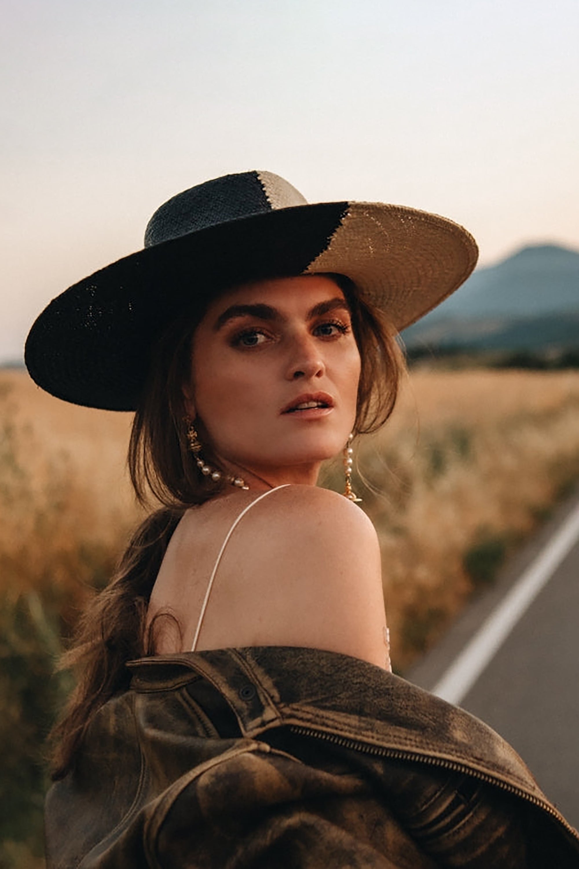 The Straw Iconic Hat - The Eclipse