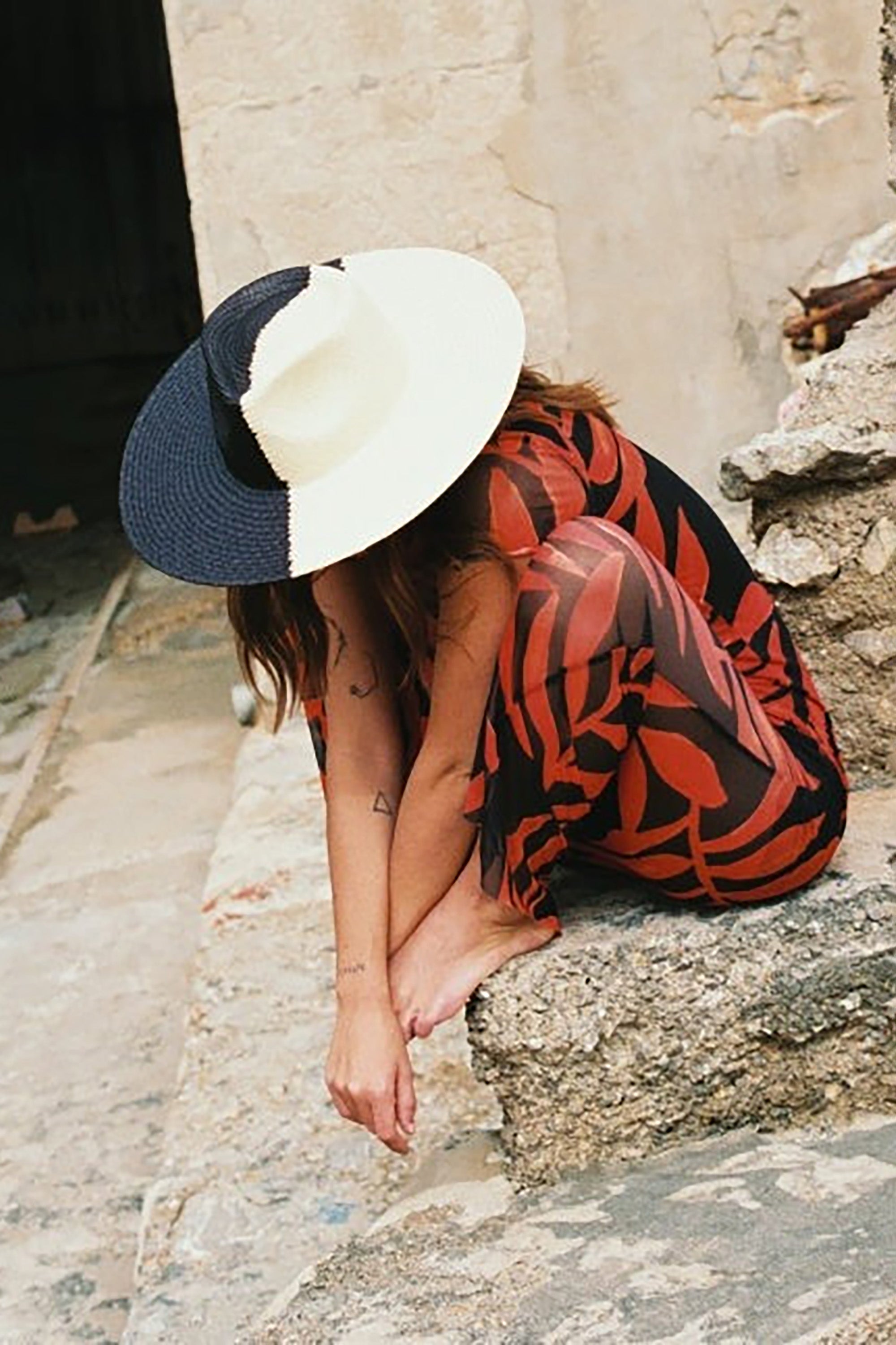 The Straw Iconic Hat - The Eclipse