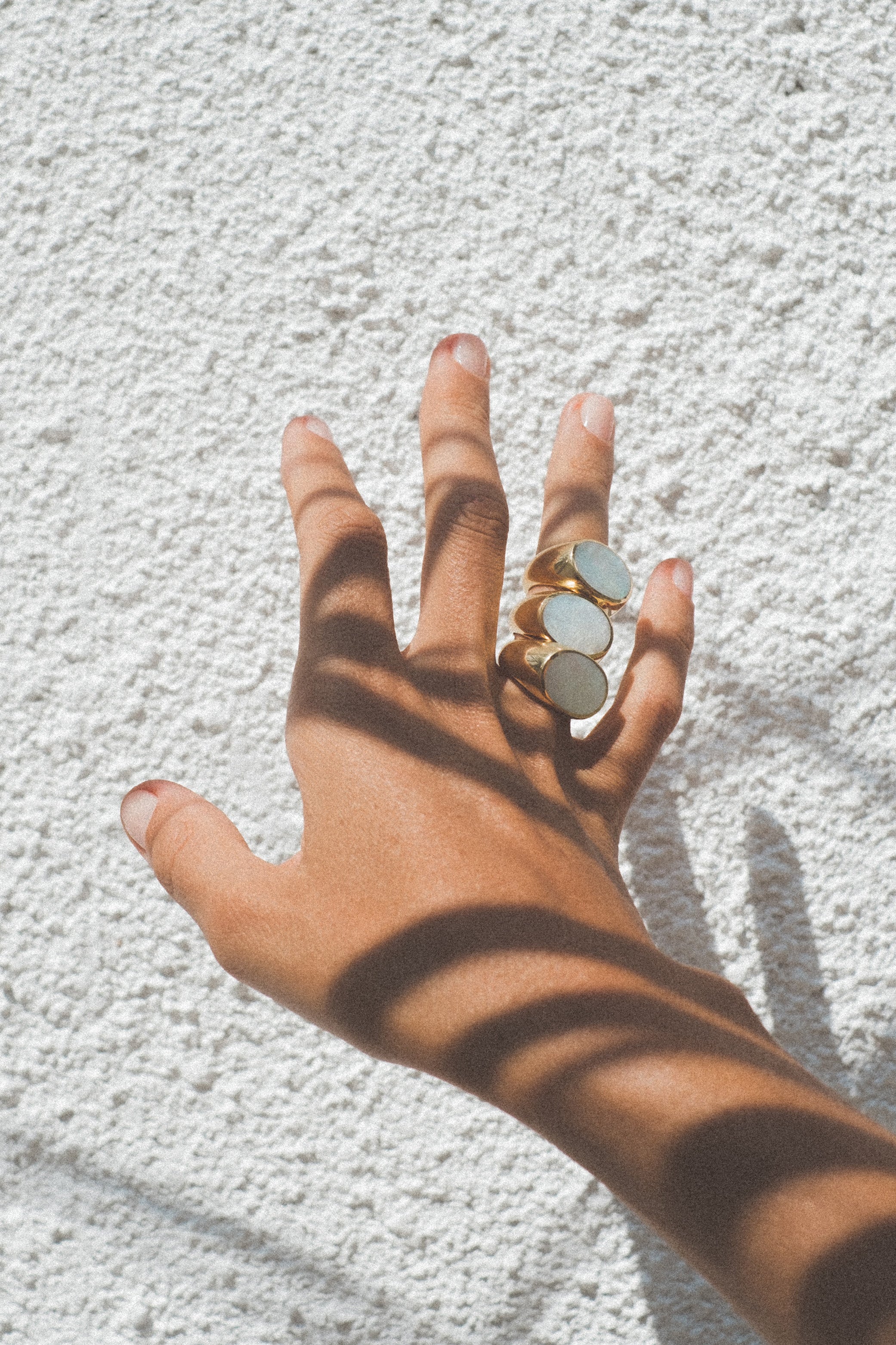 Adorn Signet Ring - Gold w/ Mother of Pearl - RUM Amsterdam